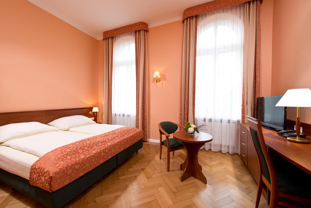 Rewari Hotel Berlín Exterior foto