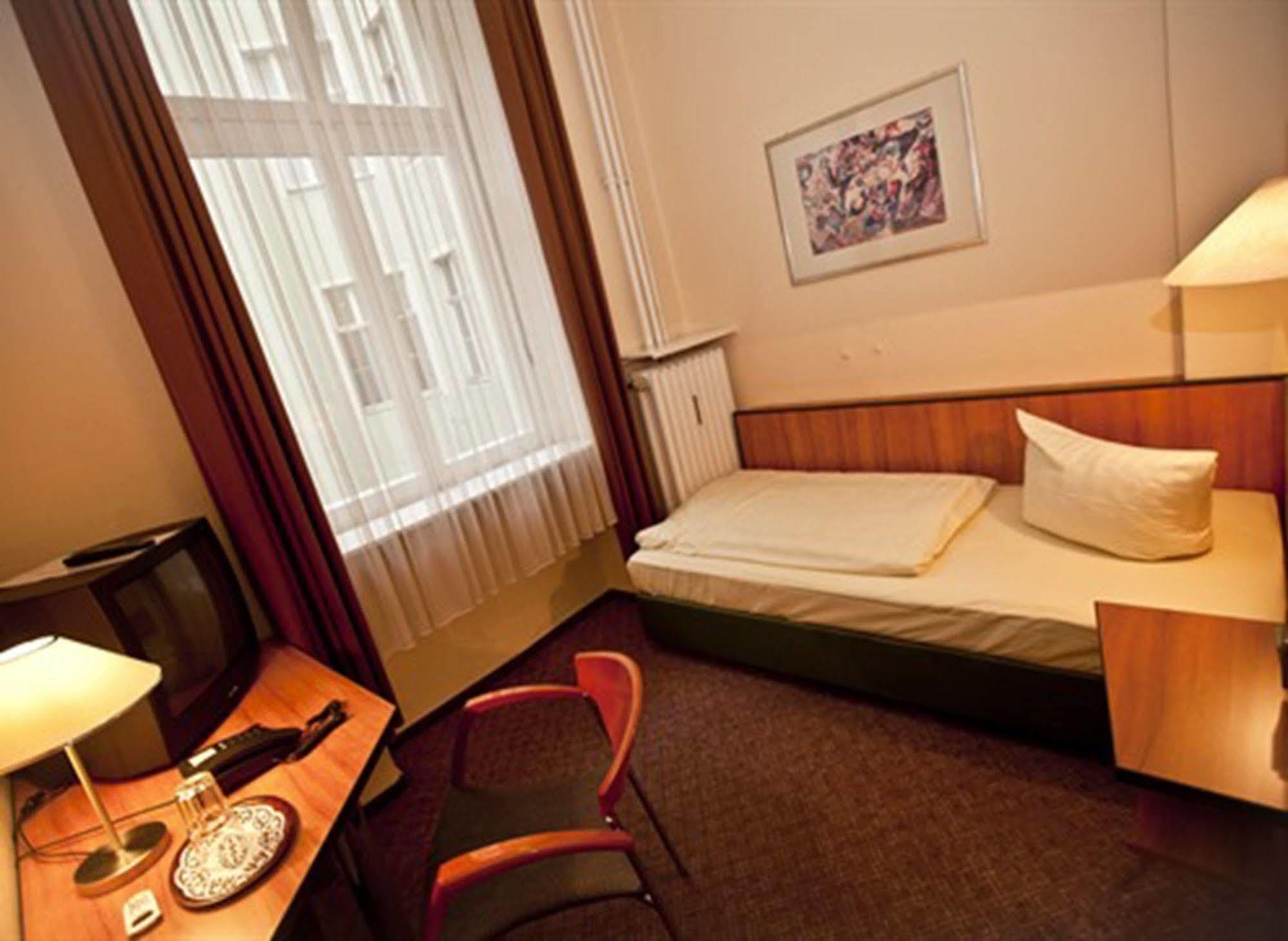Rewari Hotel Berlín Exterior foto