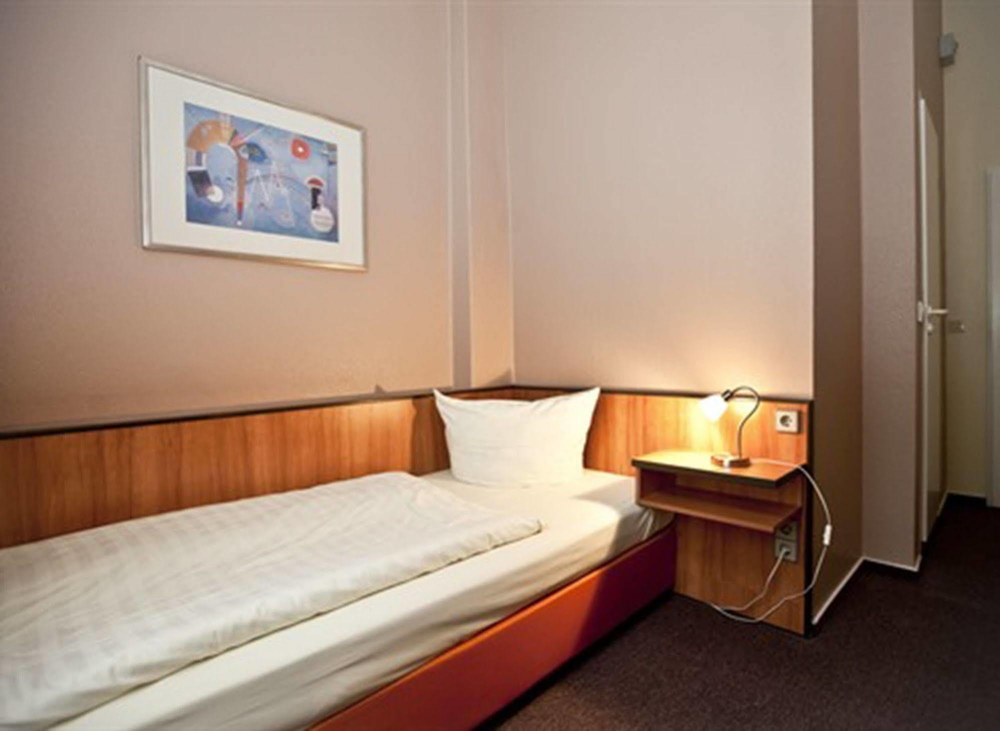 Rewari Hotel Berlín Exterior foto